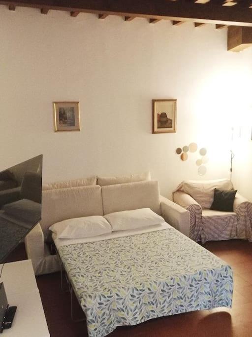 Cozy Apartment Near Train Station Florenz Exterior foto