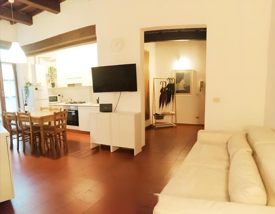 Cozy Apartment Near Train Station Florenz Exterior foto